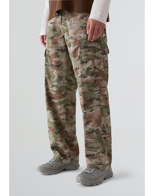 스칼퍼스 리바이스 배기핏 카모플라주 카고 팬츠 70427 CAMOUFLAGE 멀티컬러 착용컷