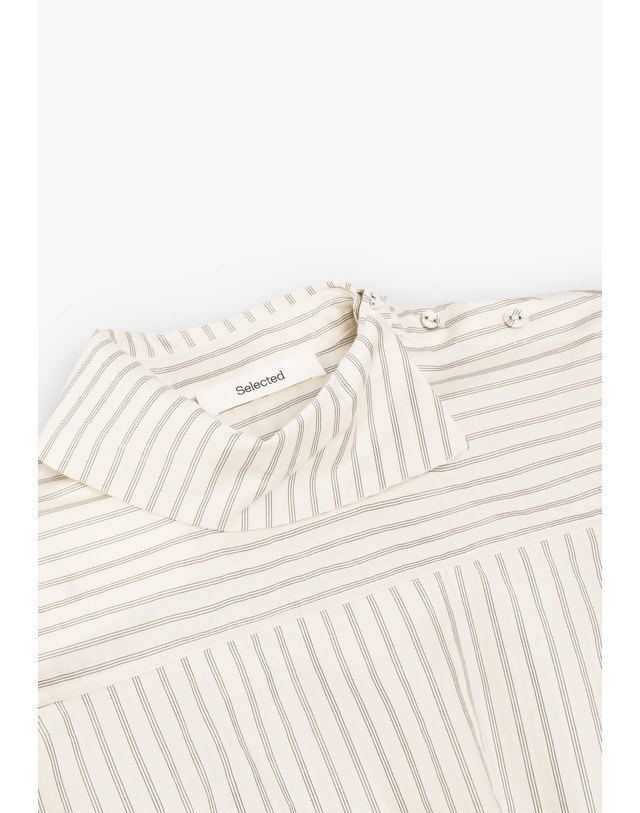 스칼퍼스 셀렉티드 릴렉스핏 스트라이프 하이넥 탑 74510 OFF WHITE 아이보리 착용컷