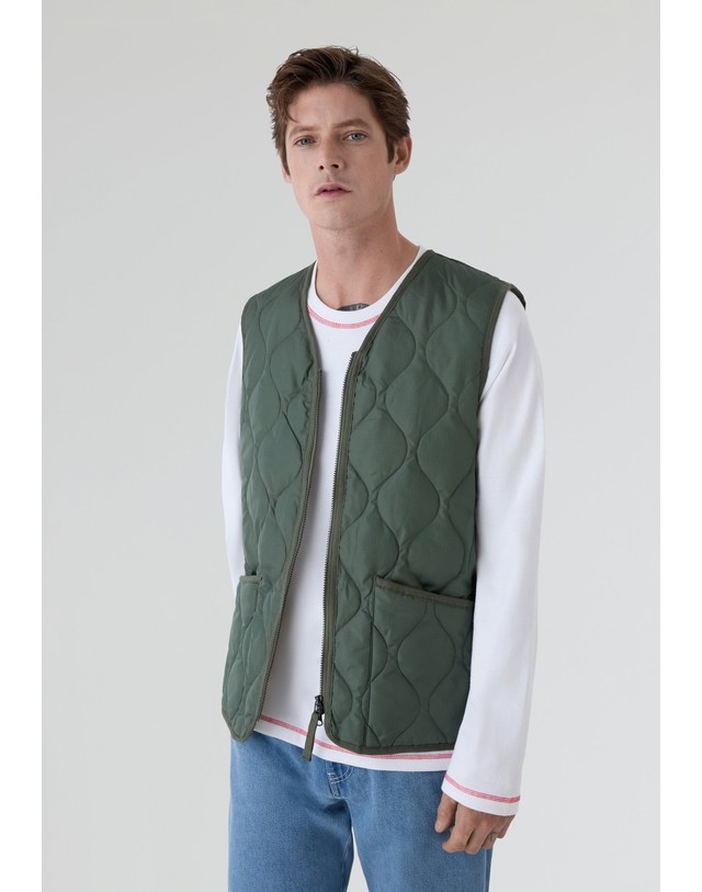 스칼퍼스 타이온 밀리터리 퀄팅 V넥 집업 베스트 67983 DARK GREEN 그린 착용컷