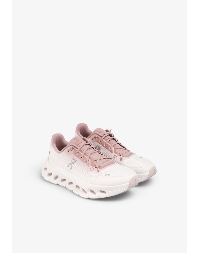 스칼퍼스 온 클라우드틸트 1 여성 스니커즈 74427 WHITE/PINK 멀티컬러 착용컷