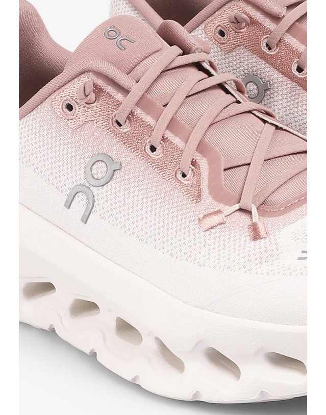 스칼퍼스 온 클라우드틸트 1 여성 스니커즈 74427 WHITE/PINK 멀티컬러 착용컷