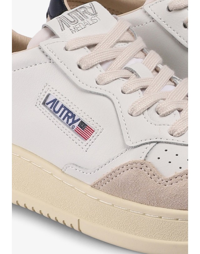 스칼퍼스 오트리 메달리스트 스웨이드 스니커즈 74654 WHITE/BLUE 멀티컬러 착용컷