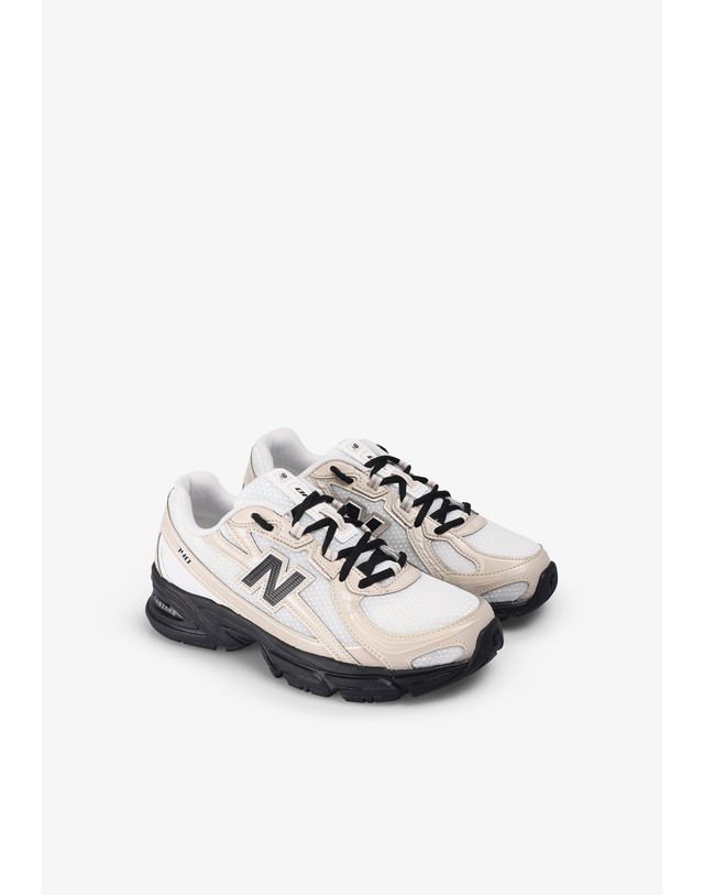 스칼퍼스 뉴발란스 740 레트로 청키 스니커즈 68335 ECRU 베이지 착용컷