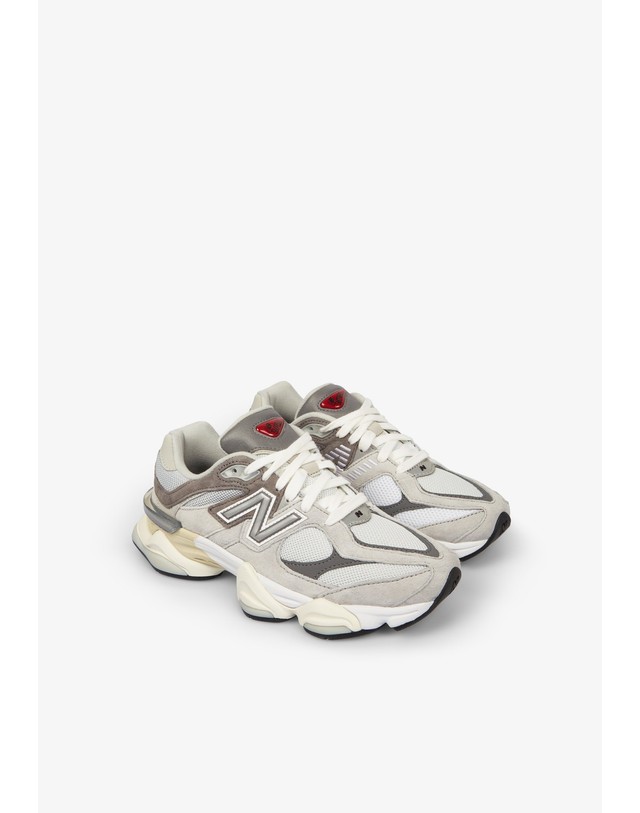 스칼퍼스 뉴발란스 남녀공용 9060 청키 스니커즈 45774 LIGHT GREY 그레이 착용컷