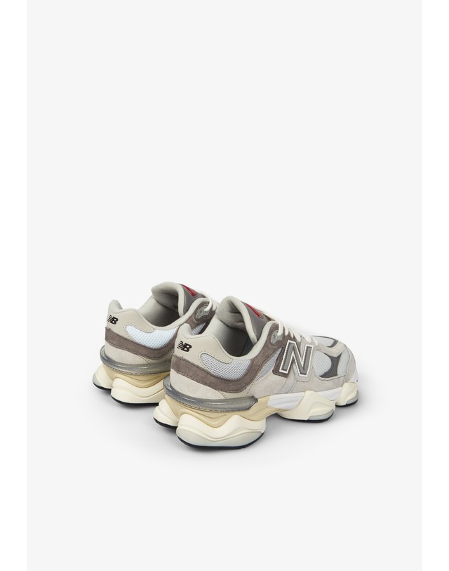 스칼퍼스 뉴발란스 남녀공용 9060 청키 스니커즈 45774 LIGHT GREY 그레이 착용컷