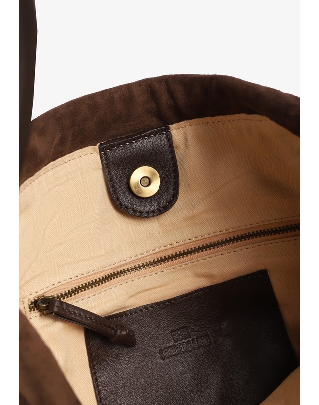 스칼퍼스 벡손더가드 스웨이드 드로스트링 숄더백 67891 DARK BROWN 초콜릿 착용컷