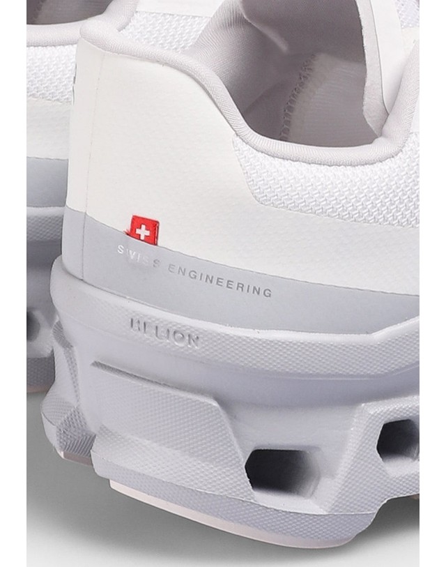 스칼퍼스 온 클라우드몬스터 남성 러닝 스니커즈 64687 LIGHT BLUE 화이트 착용컷