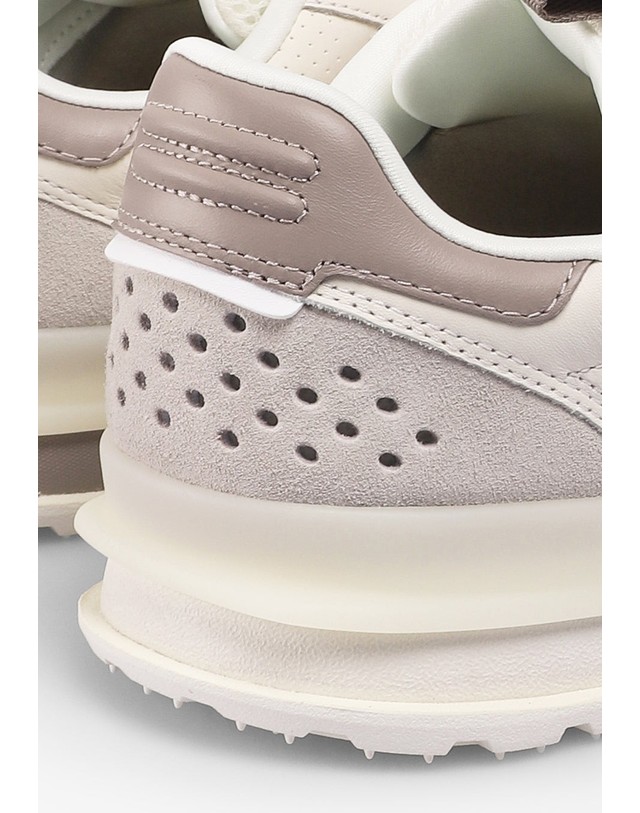 스칼퍼스 라코스테 슬램 브레이크 스웨이드 스니커즈 78695 OFF WHITE 아이보리 착용컷