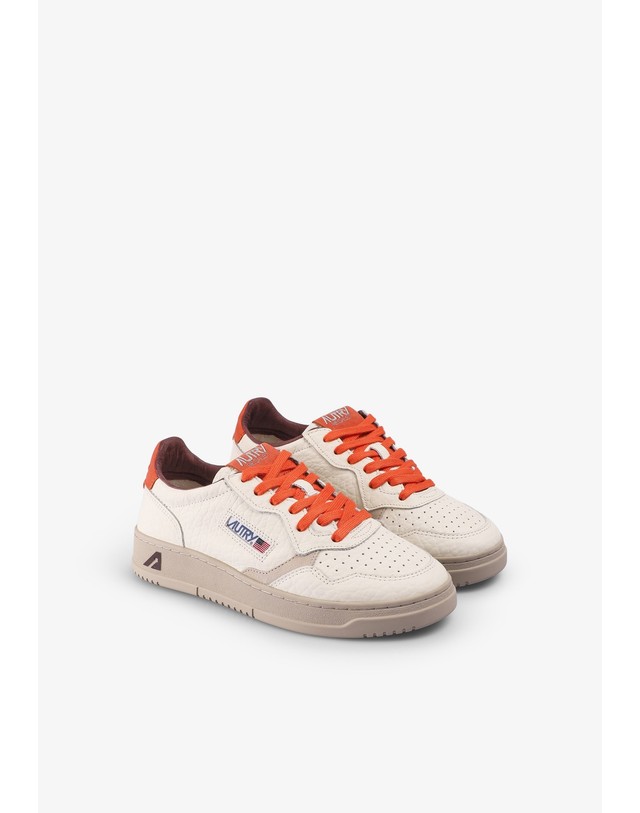 스칼퍼스 오트리 메달리스트 로우탑 스니커즈 74655 WHITE/ORANGE 멀티컬러 착용컷