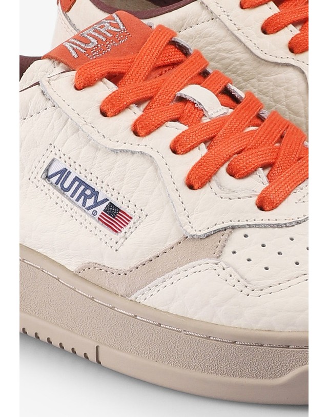 스칼퍼스 오트리 메달리스트 로우탑 스니커즈 74655 WHITE/ORANGE 멀티컬러 착용컷