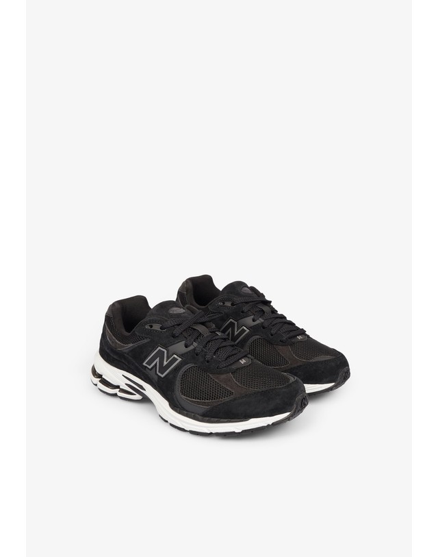 스칼퍼스 뉴발란스 남녀공용 2002R 스니커즈 45767 BLACK 블랙 착용컷