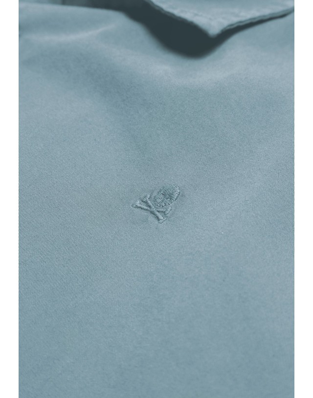 스칼퍼스 스캘퍼스 레귤러핏 자수 포인트 긴팔 셔츠 61528 SKYBLUE 블루 착용컷