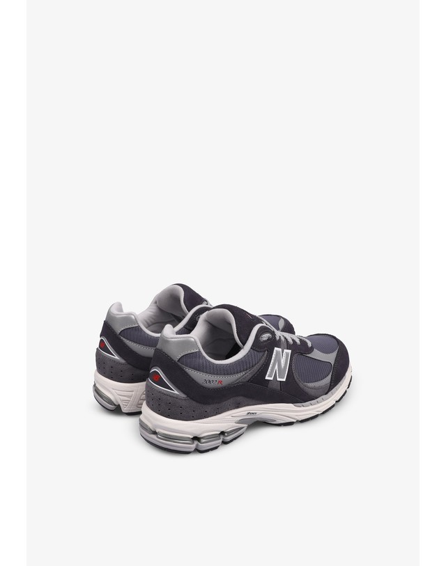 스칼퍼스 뉴발란스 남녀공용 2002R 스니커즈 64446 NAVY 네이비 착용컷