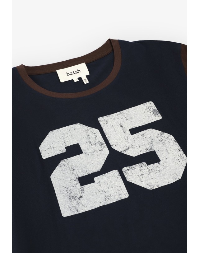 스칼퍼스 바쉬 넘버 프린트 크루넥 긴팔 티셔츠 78464 DARK BLUE 멀티컬러 착용컷