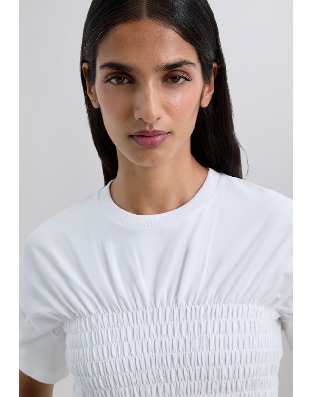 스칼퍼스 스캘퍼스 러플 스모킹 라운드넥 반팔 티셔츠 58732 OFF WHITE 화이트 착용컷