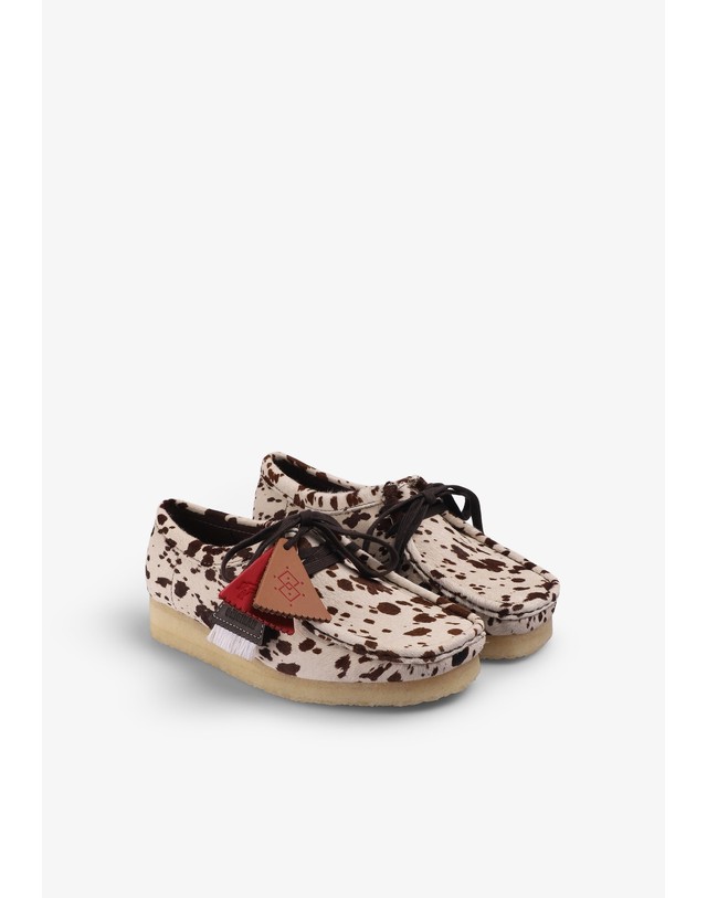 스칼퍼스 클락스 월라비 카우 프린트 플랫 슈즈 78956 ANIMAL PRINT 멀티컬러 착용컷