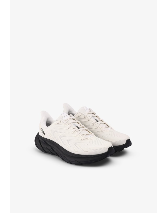 스칼퍼스 호카 클리프턴 UTL 청키 스니커즈 78625 OFF WHITE 아이보리 착용컷