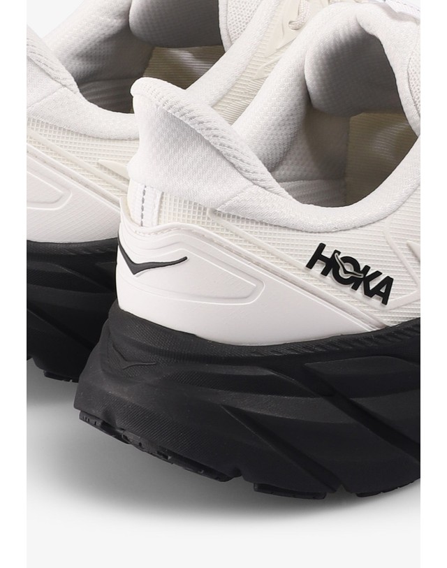 스칼퍼스 호카 클리프턴 UTL 청키 스니커즈 78625 OFF WHITE 아이보리 착용컷