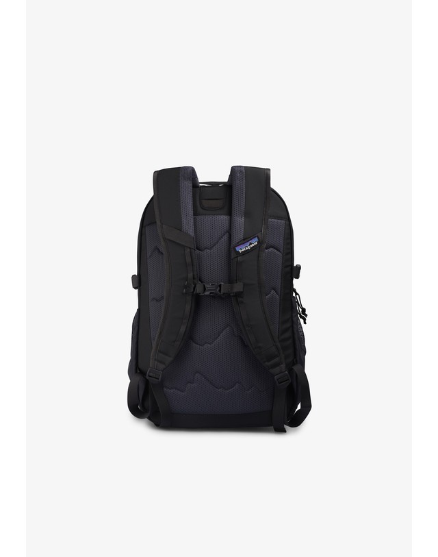 스칼퍼스 파타고니아 26L 노트북 수납 아웃도어 백팩 74097 NAVY 네이비 착용컷