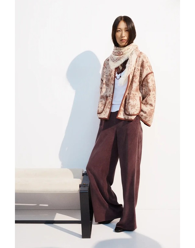 에쎄오에쎄 에세오에세 플로럴 패턴 스카프 305194-1180 OFF WHITE 아이보리 착용컷