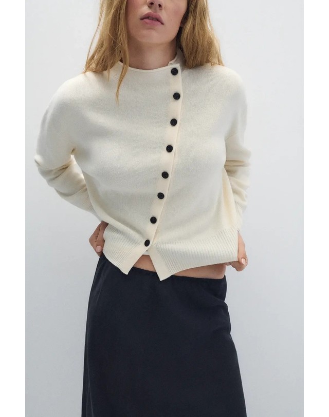 에쎄오에쎄 에세오에세 울 소재 퍼킨스넥 버튼 가디건 305299-1010 OFF WHITE 아이보리 착용컷