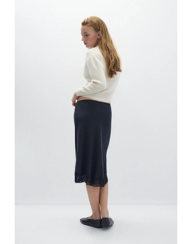 에쎄오에쎄 에세오에세 울 소재 퍼킨스넥 버튼 가디건 305299-1010 OFF WHITE 아이보리 착용컷