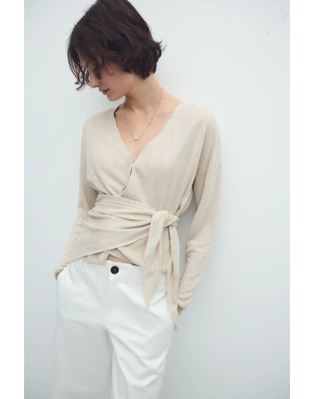 에쎄오에쎄 에세오에세 린넨 브이넥 버튼 가디건 304464-1050 NATURAL 아이보리 착용컷