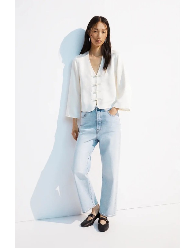 에쎄오에쎄 에세오에세 브이넥 플로럴 자카드 블라우스 305214-1010 OFF WHITE 아이보리 착용컷