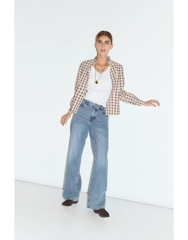에쎄오에쎄 에세오에세 레이스 브이넥 슬림핏 민소매 탑 305557-1010 OFF WHITE 아이보리 착용컷