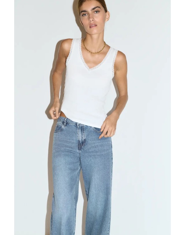 에쎄오에쎄 에세오에세 레이스 브이넥 슬림핏 민소매 탑 305557-1010 OFF WHITE 아이보리 착용컷