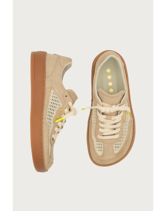 다다 다다 메시 디테일 로우탑 스니커즈 soho-mesh-camel CAMEL 카멜 착용컷