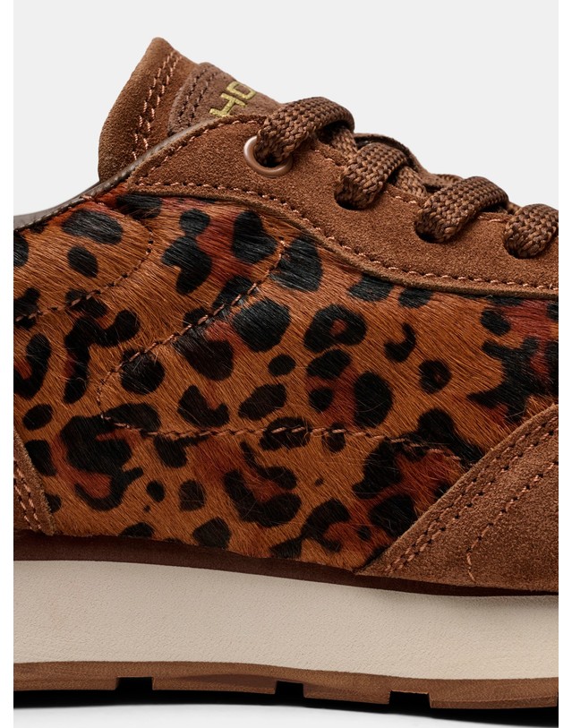 호프 호프 시티 레오파드 퍼 레더 스니커즈 12702004 LEOPARD CHOCOLATE 멀티컬러 착용컷