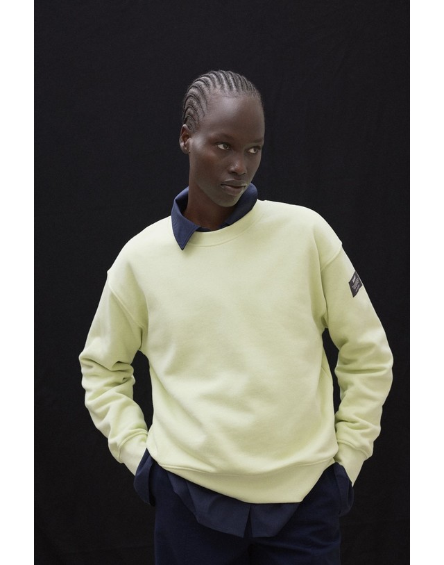 블루 바나나 에코알프 릴렉스핏 라운드넥 긴팔 맨투맨 MCWGASTGODOY0846W26 PASTEL-YELLOW 노랑 착용컷