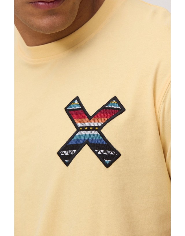 블루 바나나 블루바나나 레귤러핏 라운드넥 반팔 티셔츠 AW25UG011CLAYL03 LIGHT YELLOW 노랑 착용컷