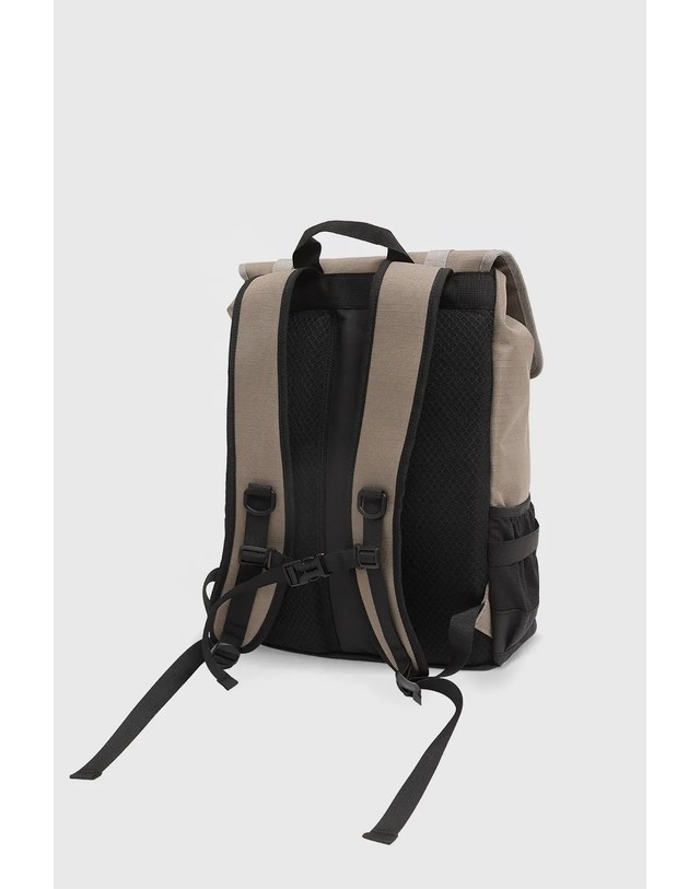 블루 바나나 블루바나나 립스탑 플랩 트레킹 20L 백팩 AW26UA017ADVGR06 OLIVE GREEN 카키 착용컷