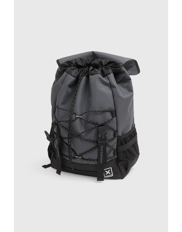 블루 바나나 블루바나나 립스탑 플랩 트레킹 백팩 20L AW26UA017ADVBK00 BLACK 블랙 착용컷