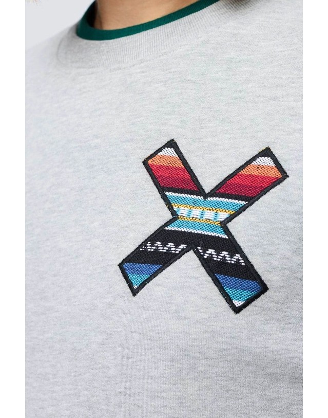 블루 바나나 블루바나나 클래식 자수 라운드넥 긴팔 맨투맨 SS25UG021CLAGY07 LIGHT GREY MELANGE 그레이 착용컷