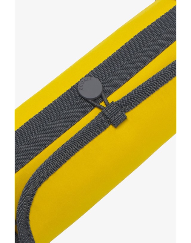 블루 바나나 에코알프 롤업 폴더블 레터링 대형 토트백 MCUACFBPACHO0987S26 BRIGHT YELLOW 노랑 착용컷