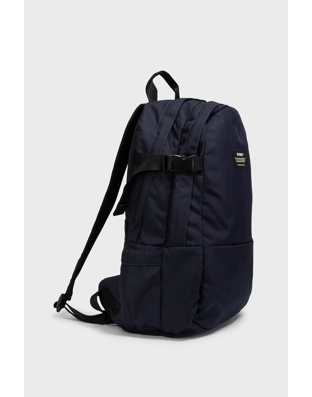 블루 바나나 에코알프 노트북 수납 캐주얼 백팩 MCMACBPBERGE0261W26 DEEP-NAVY 네이비 착용컷