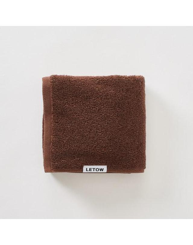 르토우 [르토우] 더코어40수 210g 페이스타월 월넛브라운 GIFT 3P 착용컷