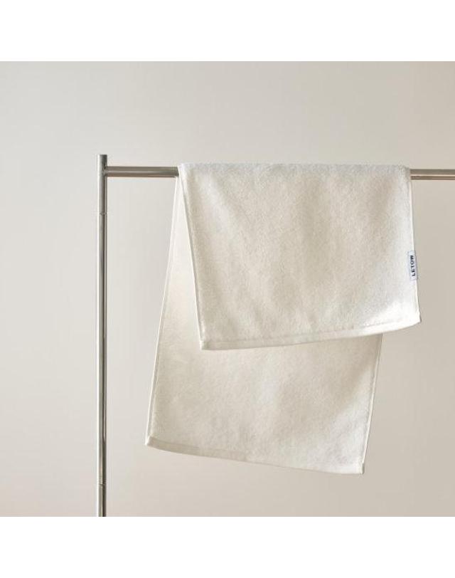 르토우 [르토우] 더코어40수 210g 페이스타월 화이트 베이지 GIFT 5P 착용컷