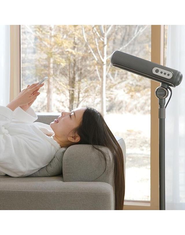코슬리 BLDC 3중 송풍구 1900W 스탠딩 드라이기 SHD-1108SV (실버) 착용컷