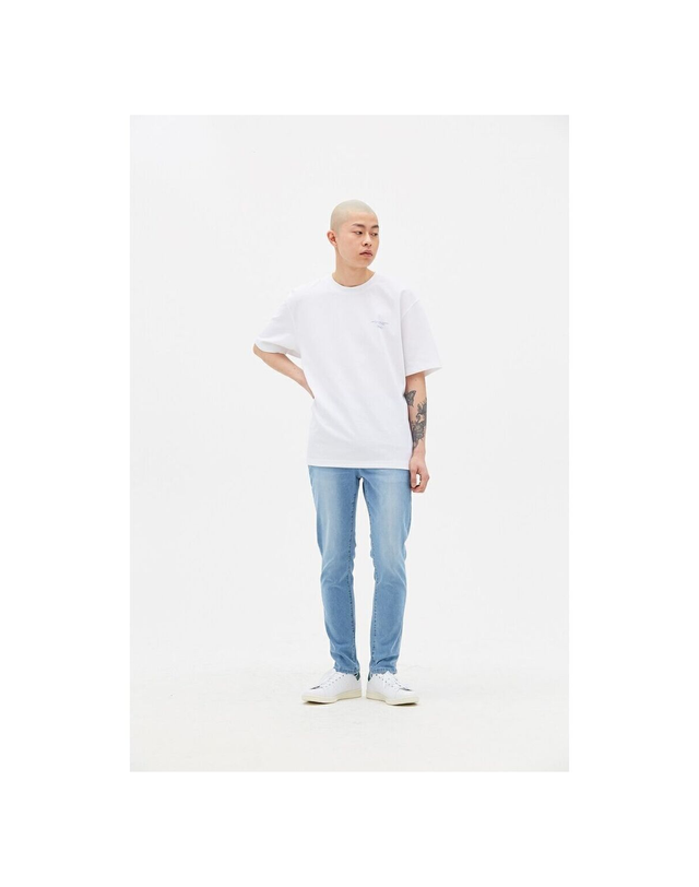 플랙 플랙 (PLAC) 22SS 남녀공용 의류 쿨 노이 커츠 K42 라이트 워시드 라이트 블루 (PJTT2NKK425LI1) 착용컷
