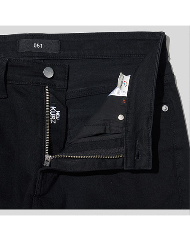 플랙 플랙 (PLAC) 22FW 남성 의류 노이커츠 051B 블랙 린스드 (PJTT5NK051BDB0) 착용컷