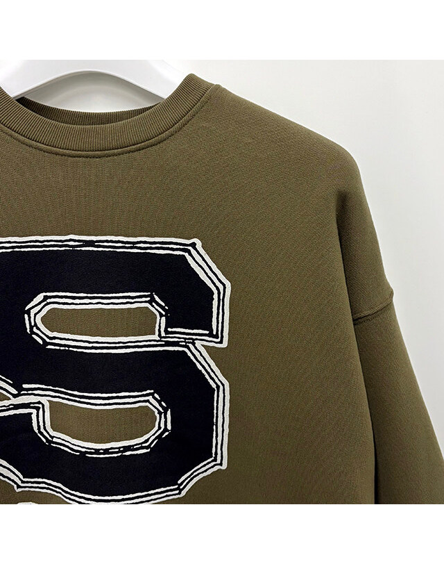 스투시 [명품] 26SS 스투시 STUSSY STATE 스투시 스테이트 맨투맨 올리브 118596 0403 카키 착용컷