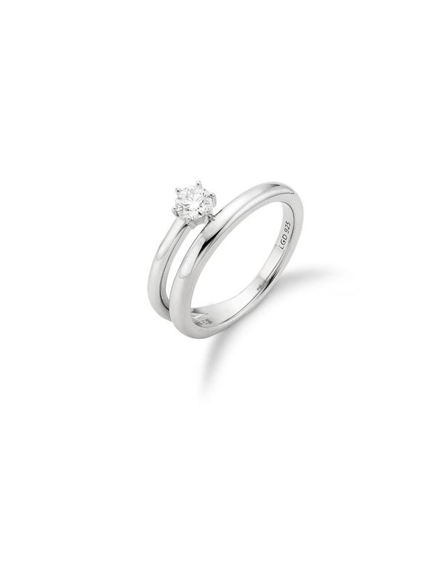 이에르 로르 에센스 실버(W) 랩다이아 코일 반지 0.3CT HL4R58434W9 착용컷