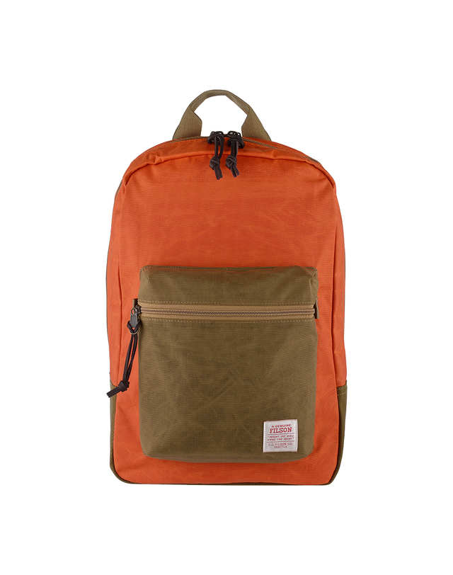 필슨 FILSON 20277987(Dark Tan/Flame) SURVEYOR 서베이어 25L 백팩 착용컷