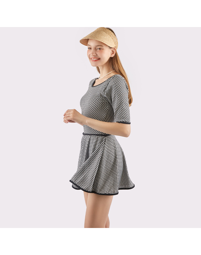 림드 모던 자가드 반팔 라운드 원피스 수영복 블랙 착용컷