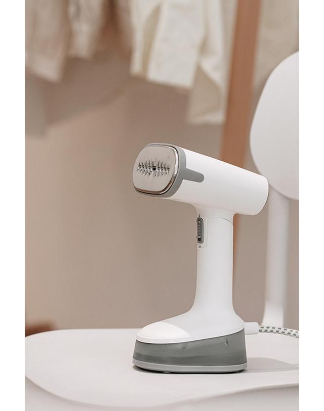 라쿠진 폴더블 스팀다리미 그레이 착용컷
