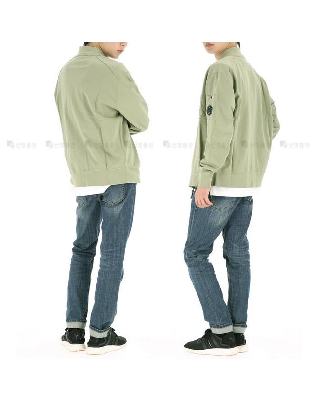 씨피 컴퍼니 씨피컴퍼니 렌즈 와펜 20CMSS021A 610 CP 컴퍼니 남성 스웨트셔츠 집업 남성 코튼 자켓 착용컷